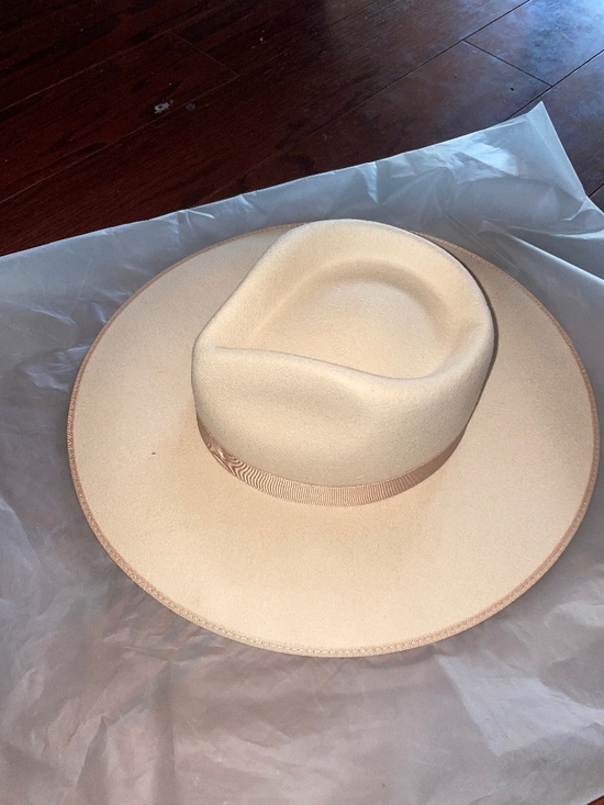 Women’s Lack of Color cream hat size large